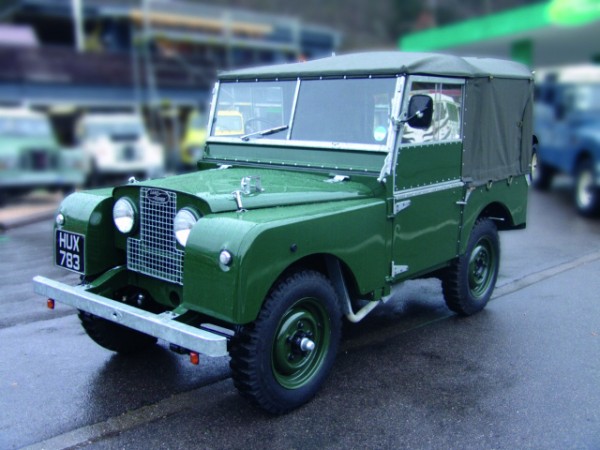 Land Rover 80 mit geschlossenem Softtop