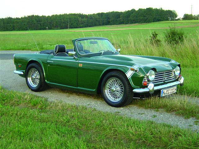 Triumph Tr 250 Mit Geoffnetem Softtop British Racing Green Schuco Edition 1 18 Schuco Edition Schucoshop