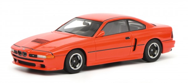 BMW M8, rot