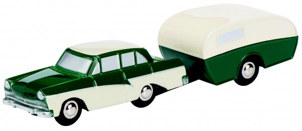 Ford 17 M mit Wohnwagen